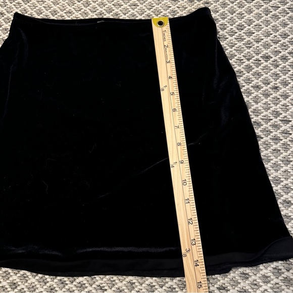 Vintage Velvet Skirt Size Medium Black Y2K Mini Fairy Goth Made in USA - Picture 6 of 6